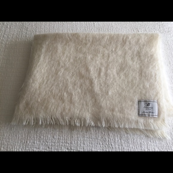 Distinction by Bronte Other - NWOT Distinction by Bronte Luxury Mohair throw